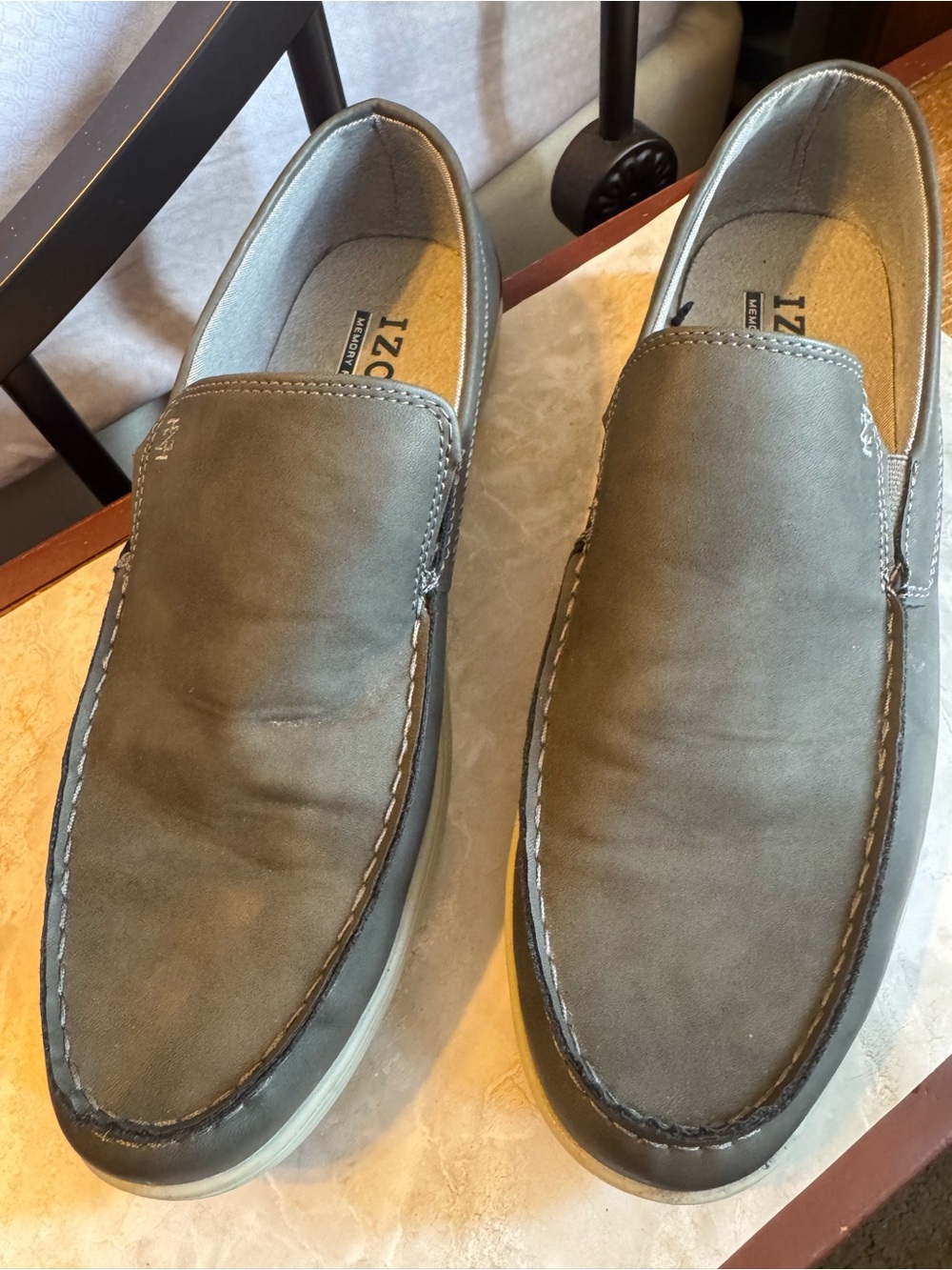 Izod  Mens Gray Slip-On Casual Loafers. Looks Comfy andComfortable Size 12 Med
